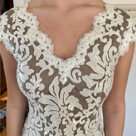 Elegant White Floral Lace Dress - Picture 5 of 6